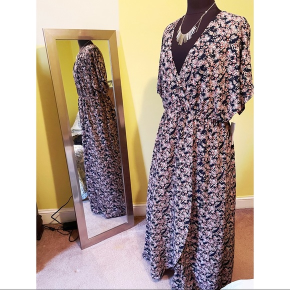 Beautiful floral faux wrap dress - Picture 1 of 9